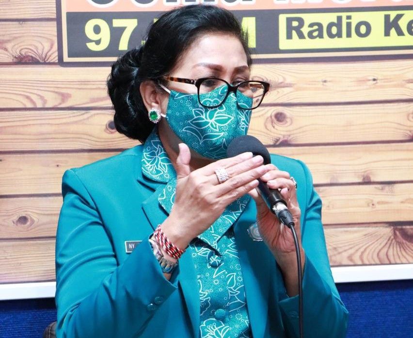 podiumnews.com-Ny Putri Koster: Tetap Disiplin Prokes dan Saling Gotong-royong, Pandemi Belum Berakhir